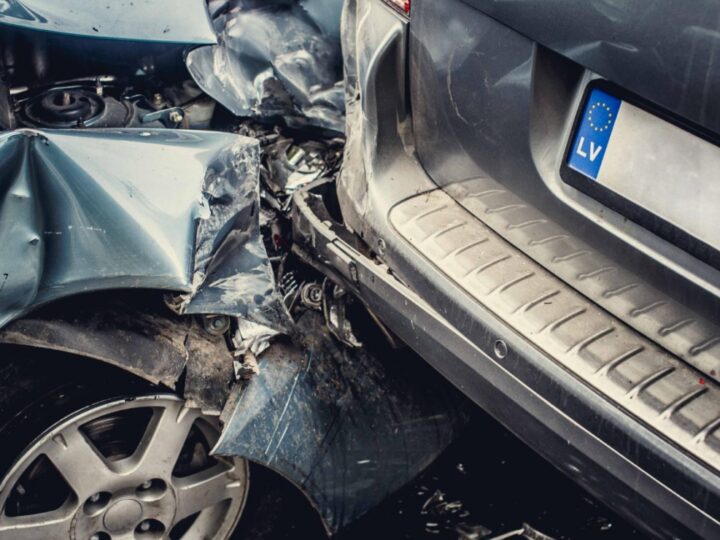 Wypadek na drodze krajowej nr 25 w Pawłowie: zderzenie trzech pojazdów