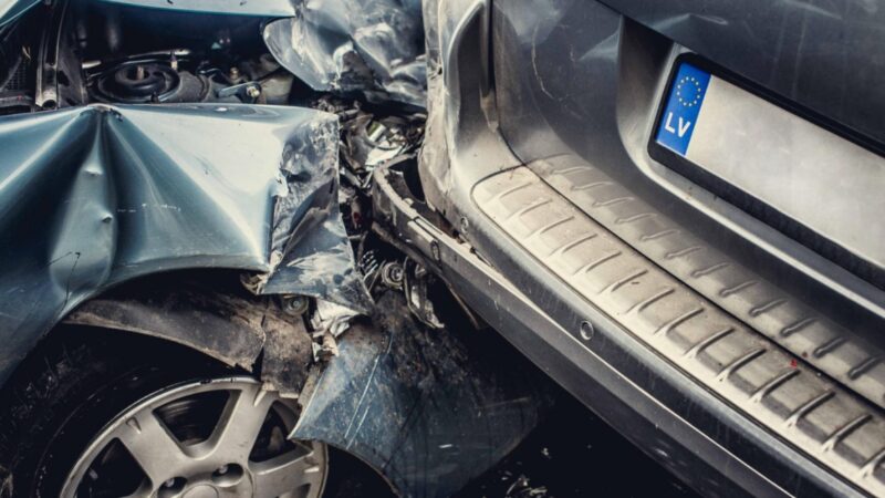 Wypadek na drodze krajowej nr 25 w Pawłowie: zderzenie trzech pojazdów