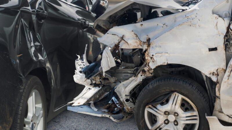 76-letni kierowca renault clio ginie w tragicznym wypadku koło Bronowa