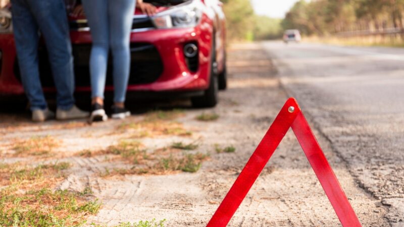 Podczas południowej godziny szczytu doszło do kolizji między Hyundai Tucsonem a Volkswagenem Passatem