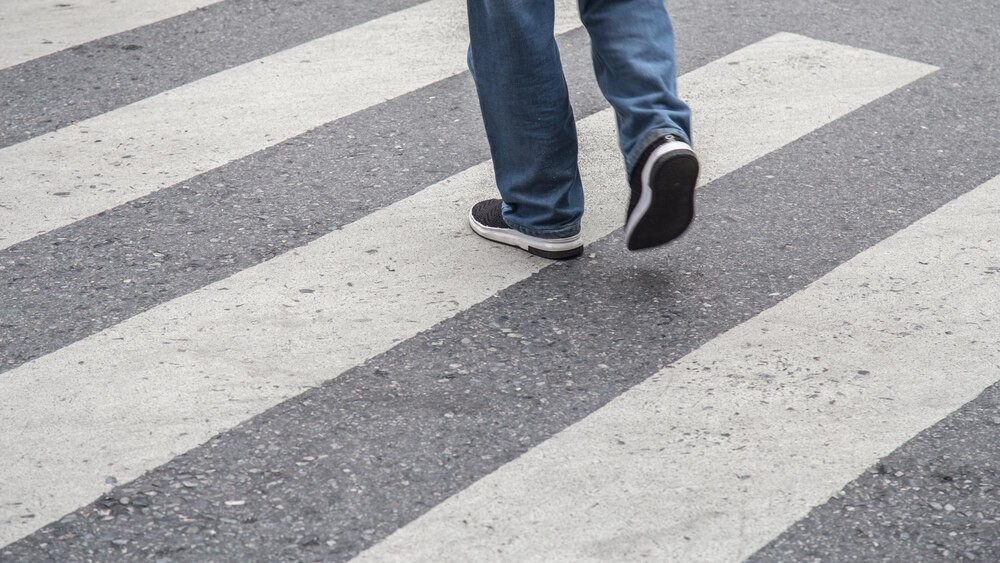 Bezpieczeństwo w mgle: Wspólna odpowiedzialność kierowców, rowerzystów i pieszych