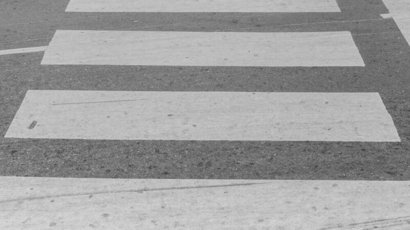 Bezpieczeństwo na drodze i opieka nad zwierzętami – spotkanie dzielnicowej z KGW Brokowianki