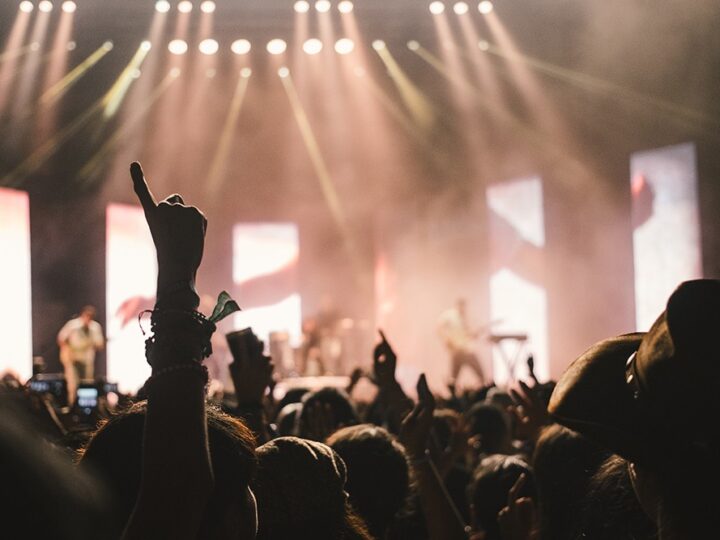 Fluo Bal – karnawałowa noc pełna fluorescencyjnych atrakcji