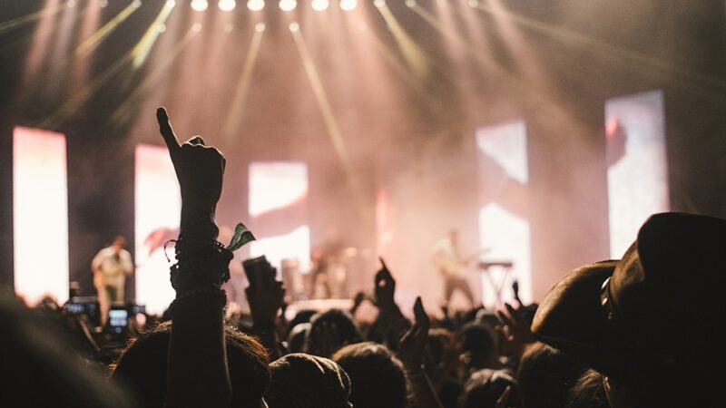 Fluo Bal – karnawałowa noc pełna fluorescencyjnych atrakcji