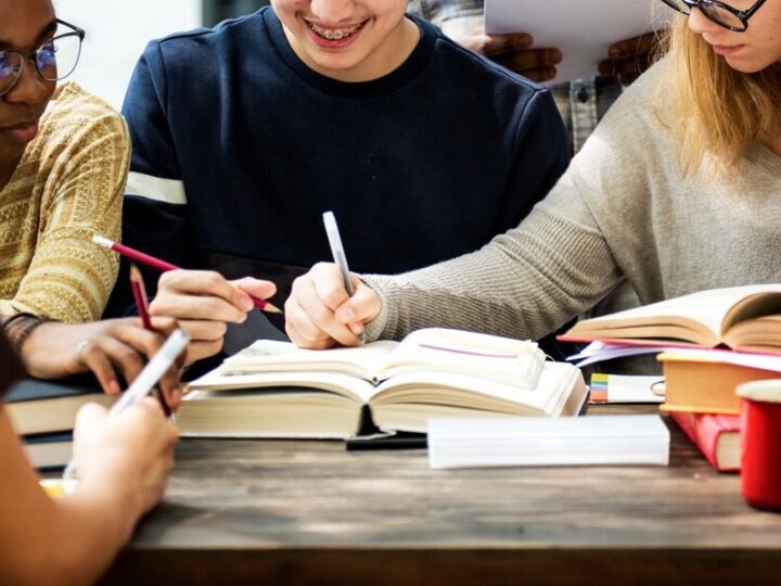Świętuj Dzień Edukacji Narodowej z wyjątkowymi życzeniami
